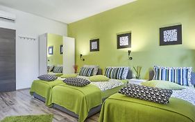 Top Center Rooms & Studio